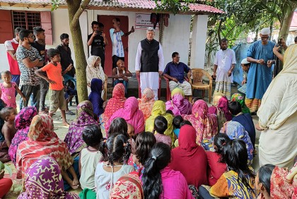 ঠাকুরগাঁওয়ে সরকারের উন্নয়ন নিয়ে উঠান বৈঠক