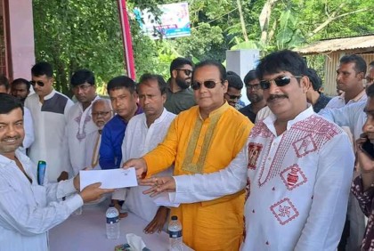ফরিদপুরে পূজামণ্ডপে আর্থিক অনুদান প্রদান