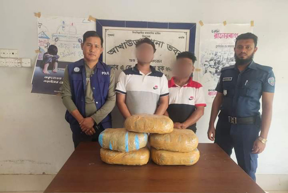 আখাউড়ায় গাঁজাসহ আটক ৩