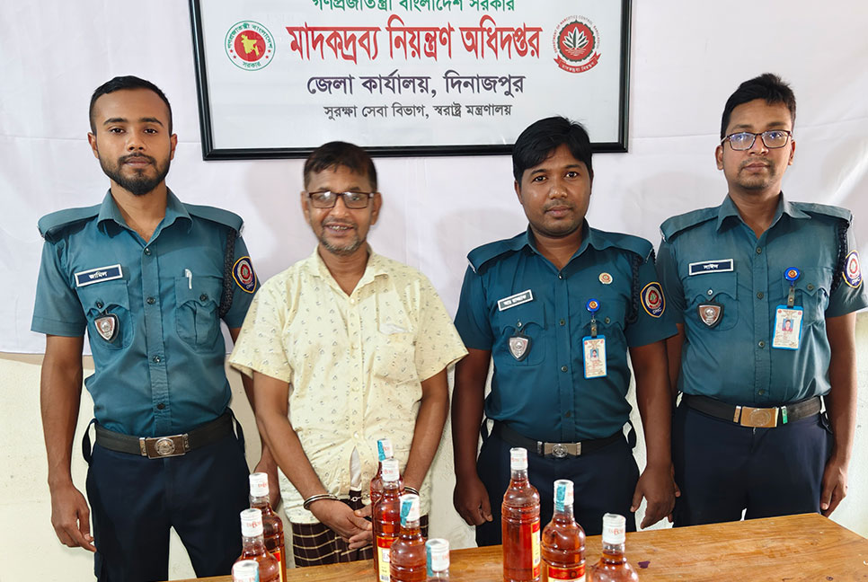 দিনাজপুরে মদ ও ফেনসিডিল উদ্ধার, আটক ১ 

