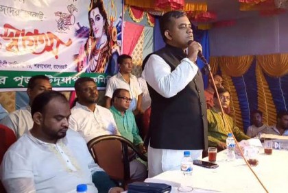 শারদীয় শুভেচ্ছা বিনিময়ে ১২৪টি পূজা মণ্ডপে বদিউজ্জামান সোহাগ 