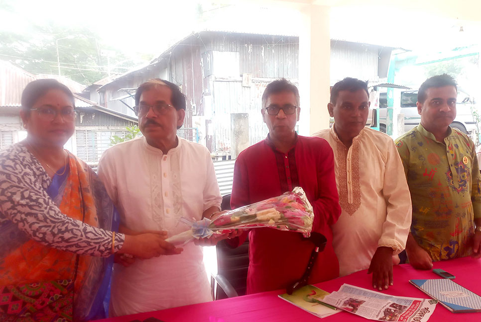 গোপালগঞ্জে হিন্দু বৌদ্ধ খ্রিস্টান ঐক্য পরিষদের পূজা মণ্ডপ পরিদর্শন