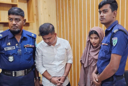 পাসপোর্ট করতে এসে দালালসহ রোহিঙ্গা তরুণী আটক