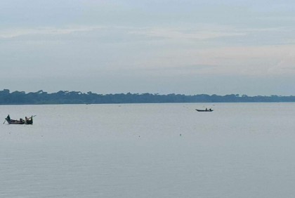 দুমকিতে নির্বিঘ্নে চলছে ইলিশ শিকার