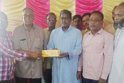 বগুড়ায় পূজামণ্ডপে আর্থিক অনুদান প্রদান