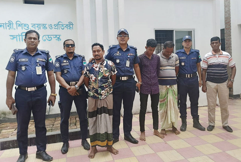 চোরাই মোটরসাইকেলসহ গ্রেফতার ৩