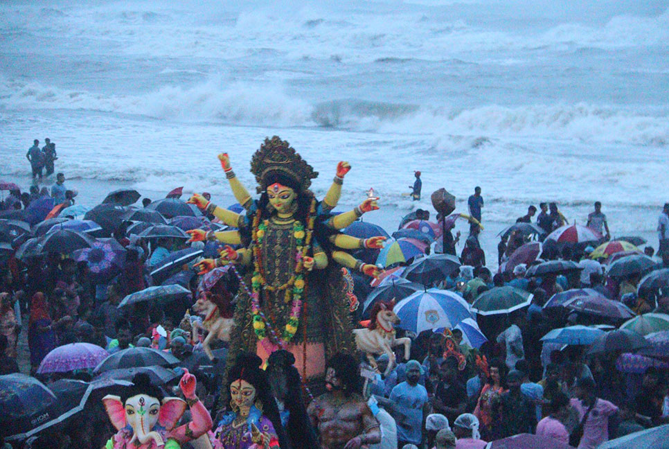 দেশের সর্ববৃহৎ বিসর্জন কক্সবাজার সৈকতে