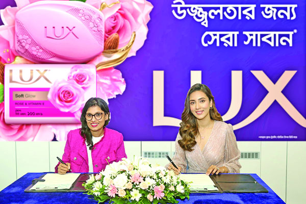 ফের লাক্সের শুভেচ্ছাদূত মিম