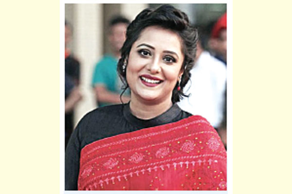 দীর্ঘদিন পর মঞ্চনাটকে অপি করিম