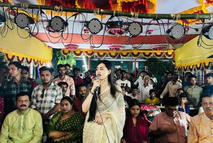 দুর্গাপূজা উপলক্ষে বিভিন্ন মণ্ডপ পরির্দশন করে আর্থিক সহায়তা দিলেন ‘ঢাকা গ্রুপ’ চেয়ারম্যান সাদিয়া সাবা