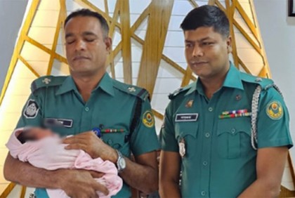 নবজাতক কন্যাকে ফুটপাতে ফেলে দিল মা