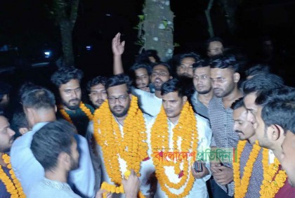 দ্বন্দ্ব ভুলে এক রাবি ছাত্রলীগ, ক্যাম্পাসে নতুন নেতাদের বরণ 