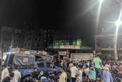 নিউমার্কেটের বহুতল ভবনে অগ্নিকাণ্ড
