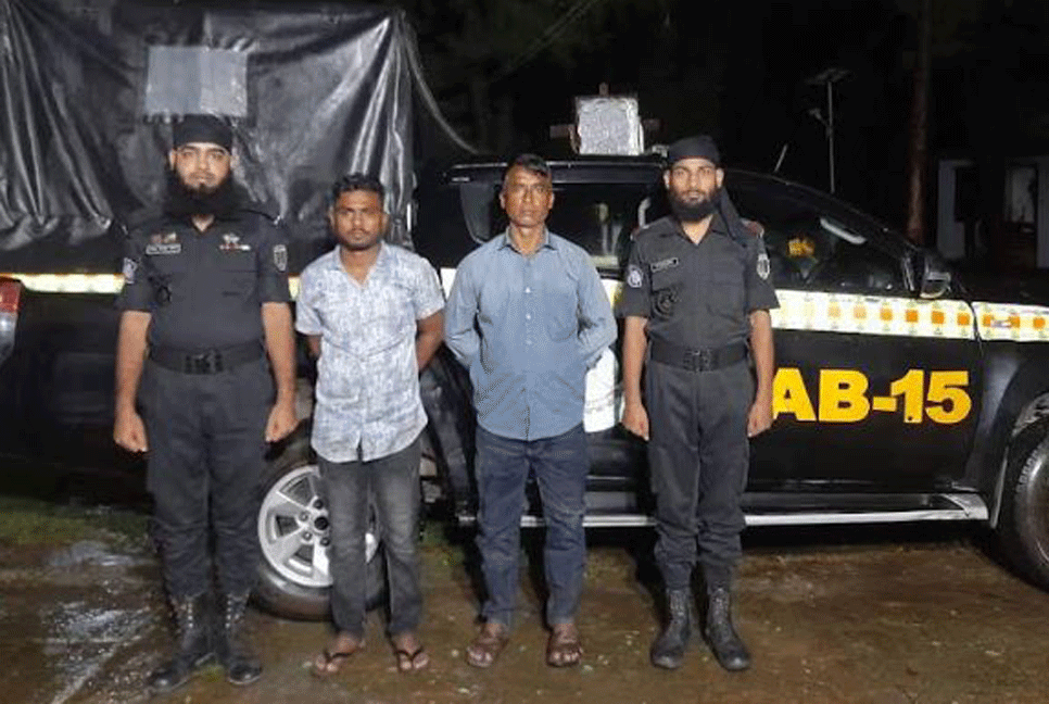 টেকনাফে ২০ হাজার ইয়াবাসহ দুই মাদক কারবারি আটক