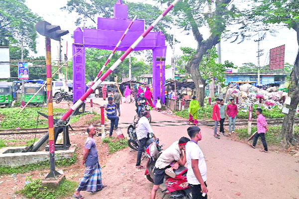 অরক্ষিত লেভেল ক্রসিং মৃত্যুফাঁদ