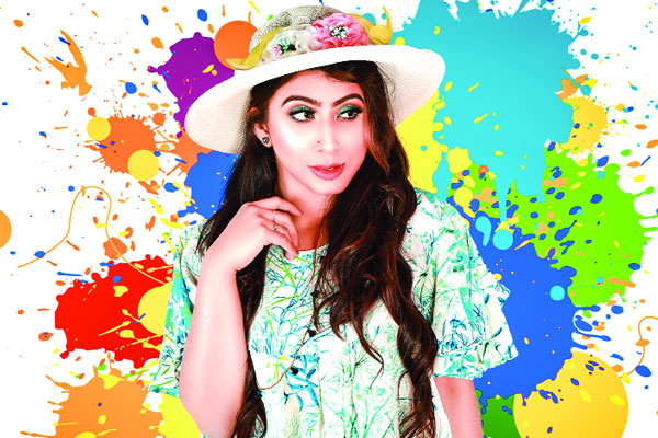 নিজেই নিজের বিউটিশিয়ান!