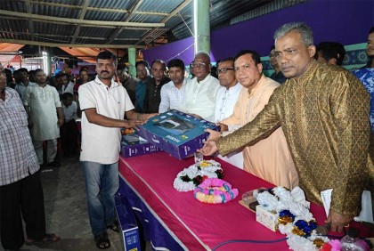 প্রধানমন্ত্রীর অনুদানে কোটালীপাড়ায় নৌকা বাইচ প্রতিযোগিতা