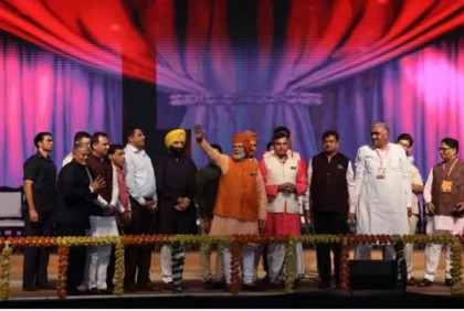 ‘অন্যের ভূখণ্ডে আধিপত্য নয়, নিজেদের রক্ষার জন্য ভারত অস্ত্রের পূজা করে’