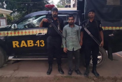 দিনাজপুরে মাদক কারবারি গ্রেফতার