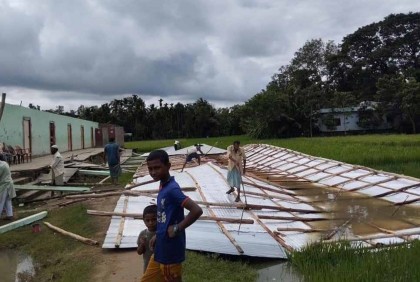 ঘূর্ণিঝড়ে চকরিয়া-পেকুয়ায় ব্যাপক ক্ষয়ক্ষতি, নিহত ১