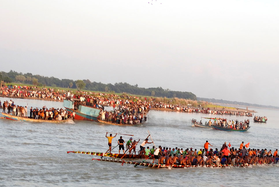 মাগুরায় নৌকাবাইচ অনুষ্ঠিত