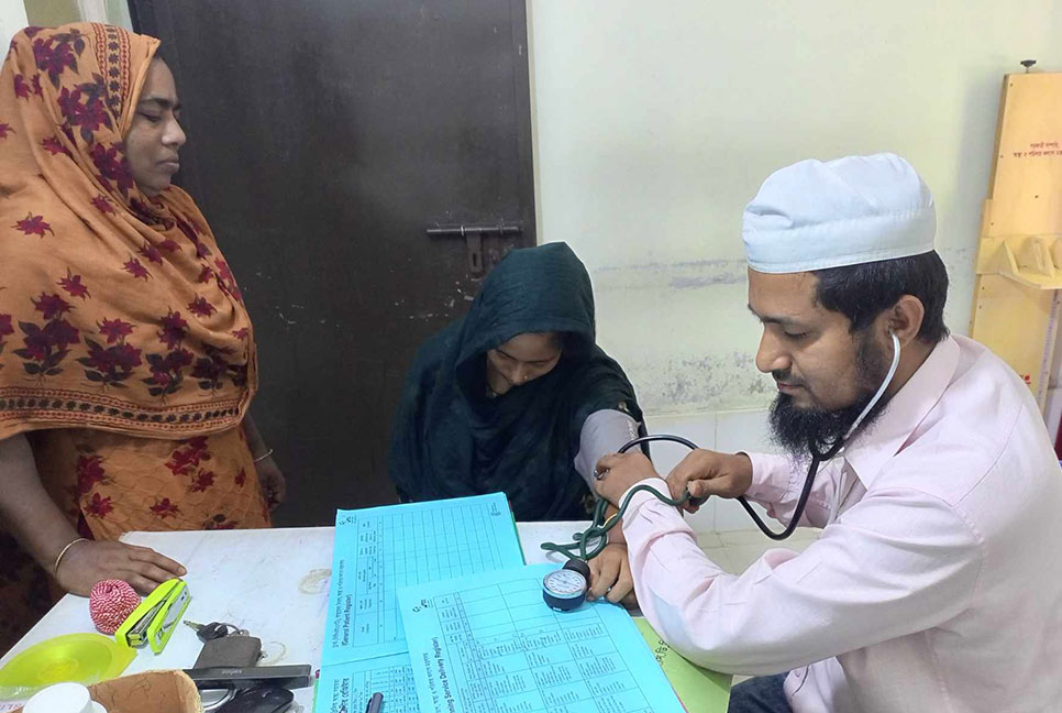 আটঘরিয়ায় ২১ স্বাস্থ্যকর্মীর বেতনবিহীন মানবেতর জীবন