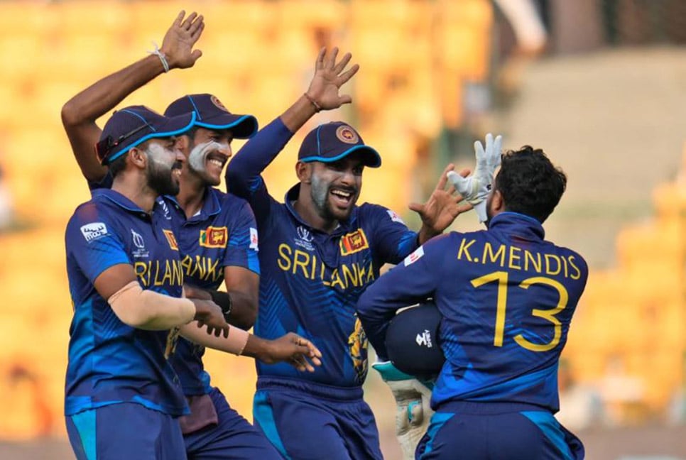 লঙ্কানদের কাছে ধরাশয়ী ইংলিশরা

