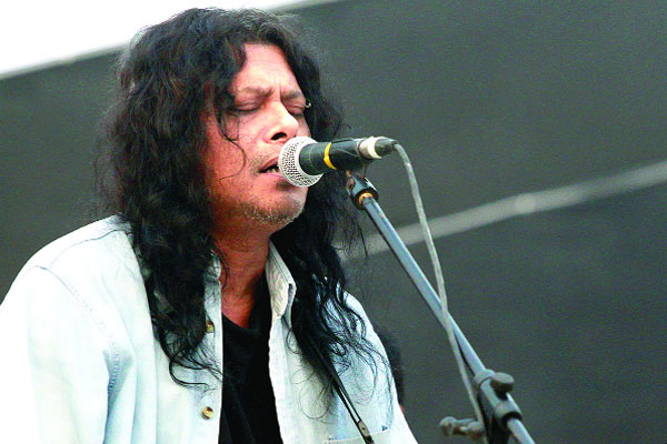 কনসার্টে জেমসের চমক