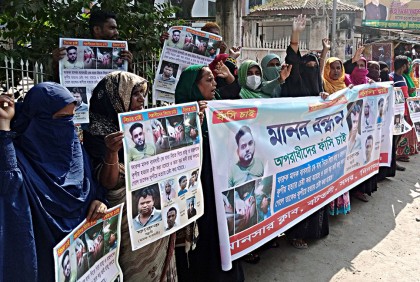 ট্রাক শ্রমিক ইউনিয়নের সদস্যকে হত্যার 
চেষ্টাকারীদের শাস্তির দাবিতে মানববন্ধন 