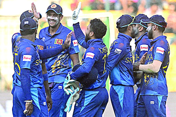 লঙ্কাকাণ্ডে লজ্জায় ইংল্যান্ড