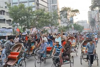 খালেদা জিয়ার মুক্তির দাবিতে নয়াপল্টনে রিকশাচালকদের মিছিল


