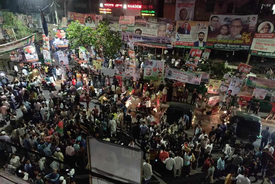 শ্লোগানে সরব নয়াপল্টন