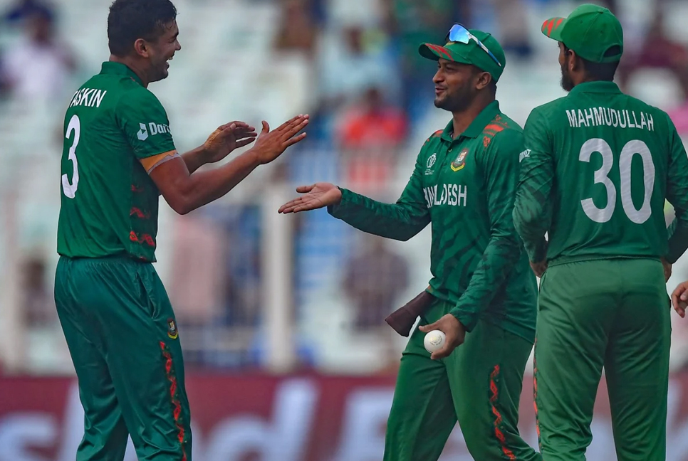 তাসকিনের দ্বিতীয় আঘাত, ধীরলয়ে আগাচ্ছে ডাচরা