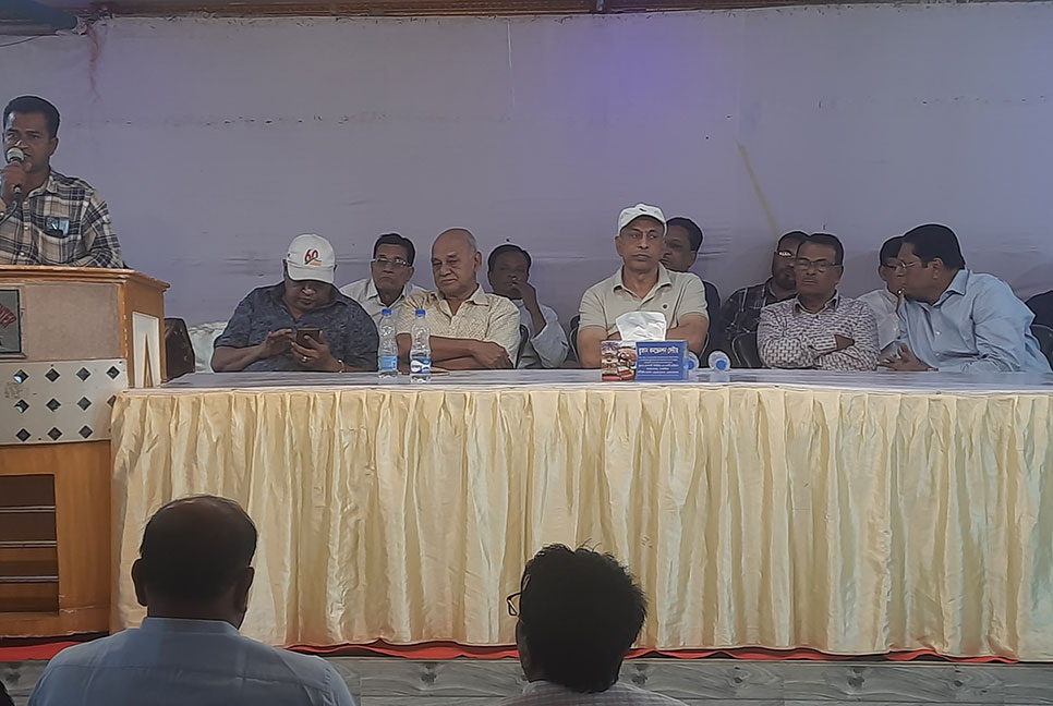 সাতক্ষীরায় উন্নয়ন নিয়ে চেয়ারম্যানের বিষোদ্গারের প্রতিবাদে সমাবেশ