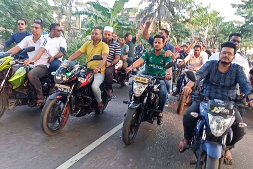 ঝালকাঠিতে আওয়ামী লীগের মোটরসাইকেল মহড়া