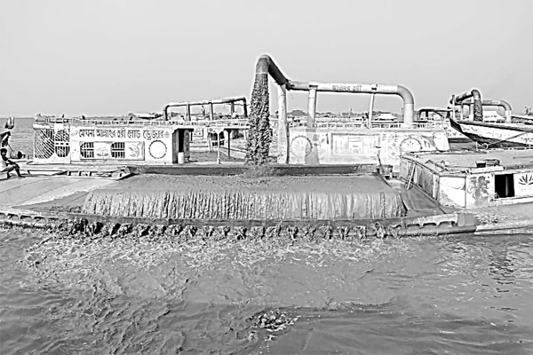তিতাসে দেদার বালু লুট