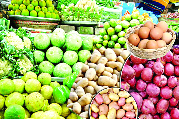 বাড়তি দামেই বিক্রি হচ্ছে ডিম-আলু-পিঁয়াজ