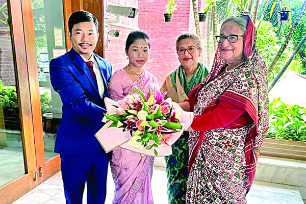 নববিবাহিত কে বরণ করে নেন প্রধানমন্ত্রী