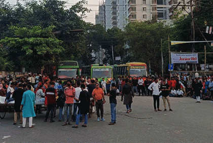 নীলক্ষেতের অবরোধ তুলে নিলেন আন্দোলনকারীরা