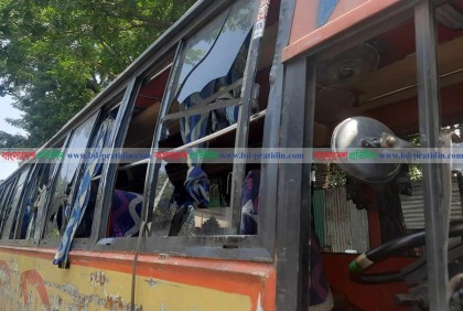 হেয়ার রোডে ২ গাড়ি ও কাকরাইলে বাস ভাঙচুর 