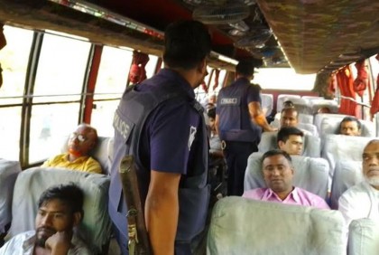 কালিয়াকৈরে ঢাকা-টাঙ্গাইল মহাসড়কে পুলিশের তল্লাশি