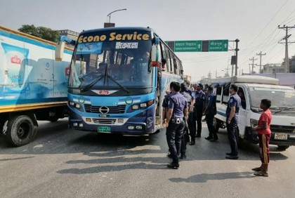 রাজধানীর প্রবেশমুখ রূপগঞ্জে যানবাহনে তল্লাশি, আটক ১৫