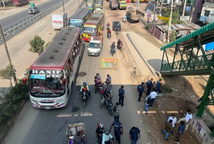 সাভারে মহাসড়কে পুলিশের তল্লাশি