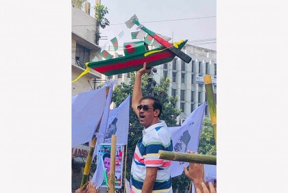 নৌকা হাতে শান্তি সমাবেশে শামীম ওসমান