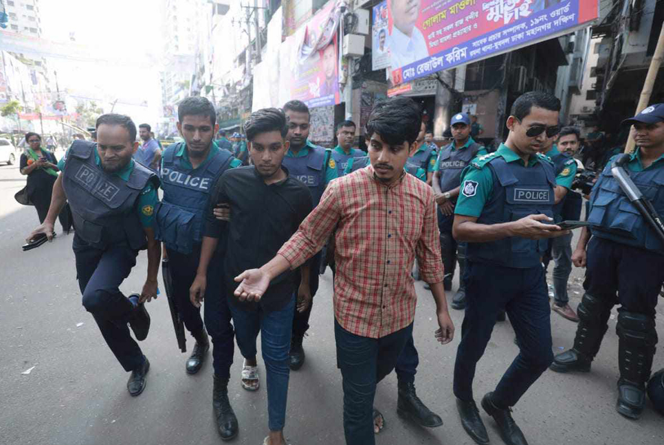 নয়াপল্টনে দুই শিক্ষার্থী আটক 

