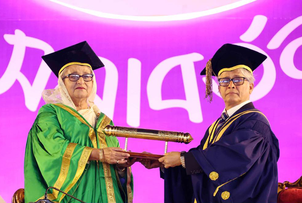 বঙ্গবন্ধুকে সম্মানসূচক ‘ডক্টর অব লজ’ ডিগ্রি দিল ঢাকা বিশ্ববিদ্যালয়

