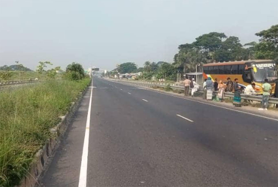 এক্সপ্রেসওয়েতে ঢাকাগামী পরিবহনে যাত্রী কম