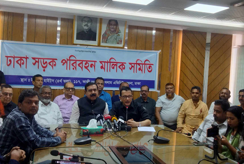 দুই দিনে ১২ বাসে আগুন, ১০০ বাস ভাঙচুর : পরিবহন মালিক সমিতি

