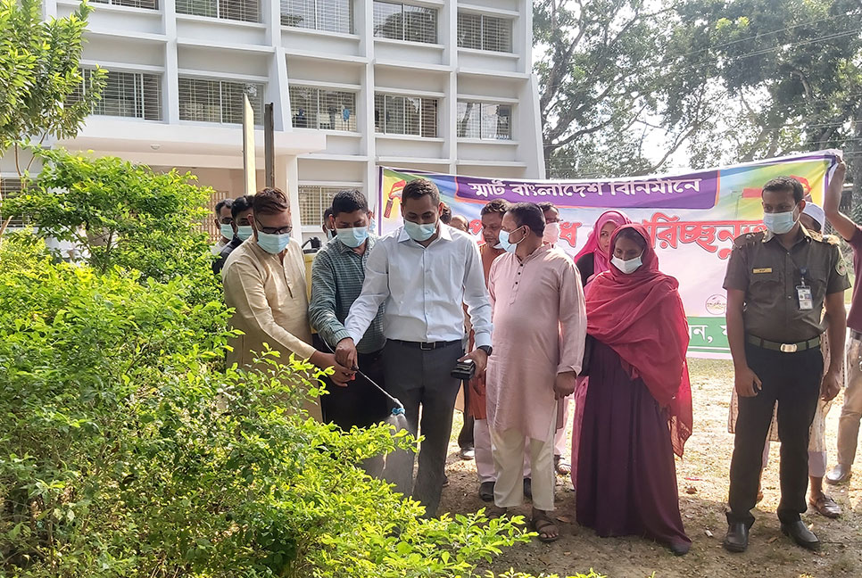 চরভদ্রাসনে ডেঙ্গু প্রতিরোধে পরিচ্ছন্নতা অভিযান
