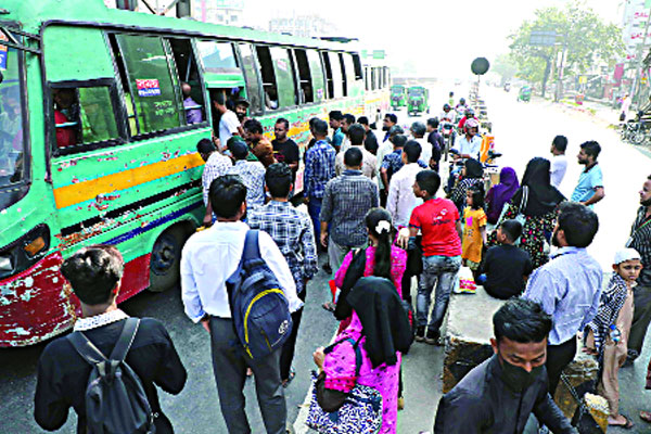 রাজধানীতে গণপরিবহন অচল